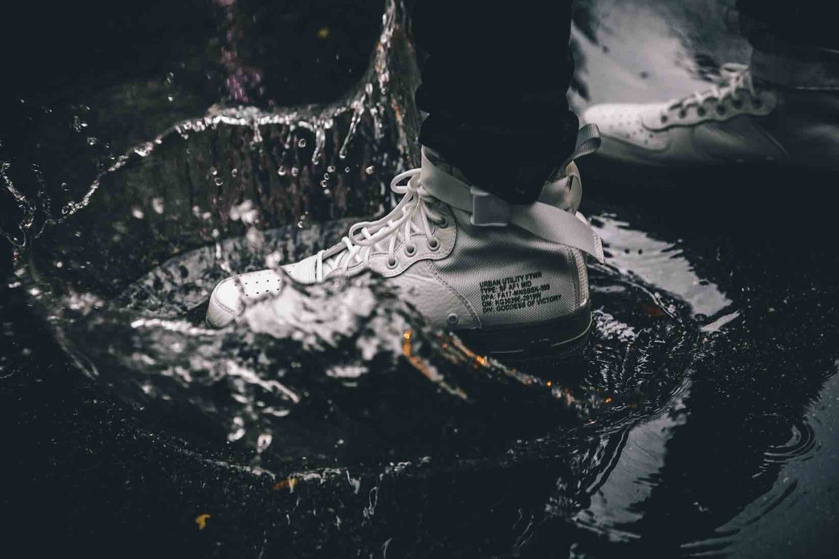 How to Pick the Right Sneakers for the Weather?