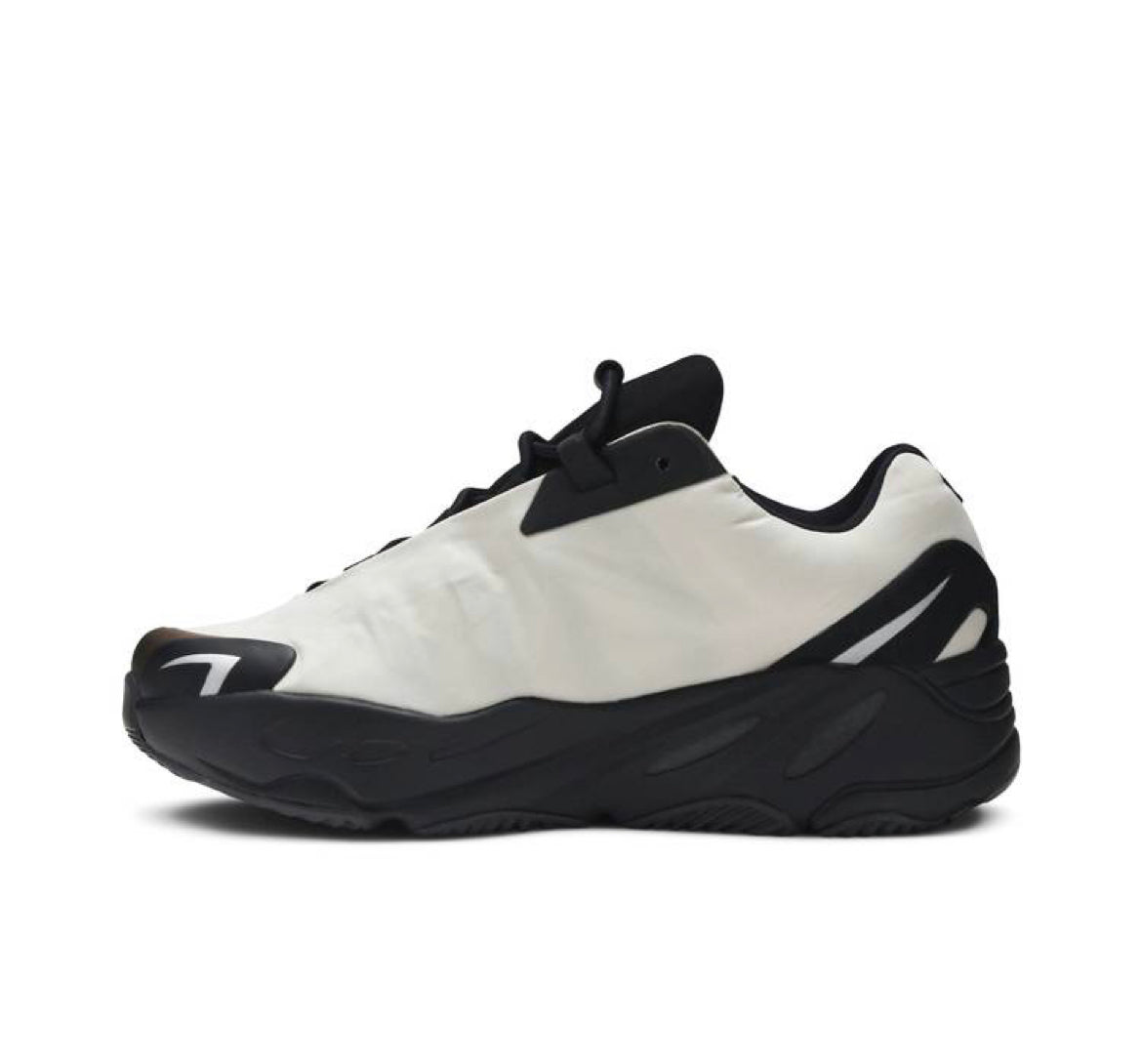 Yeezy Boost 700 MNVN Bone (Kids)