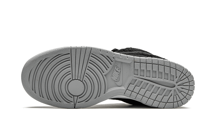 Medicom Toy x Nike Dunk Low SB BE@RBRICK