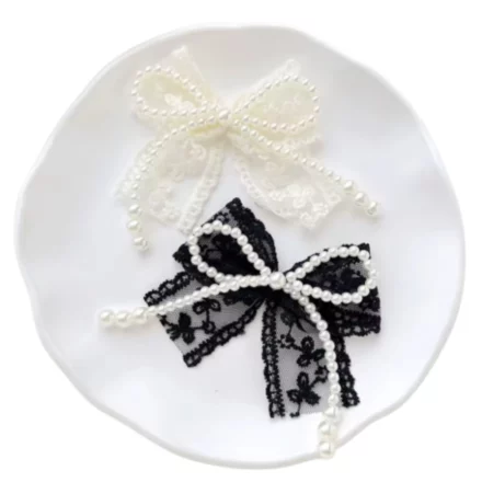 Zestaw ozdób do butów z koronką, perłami i kokardką